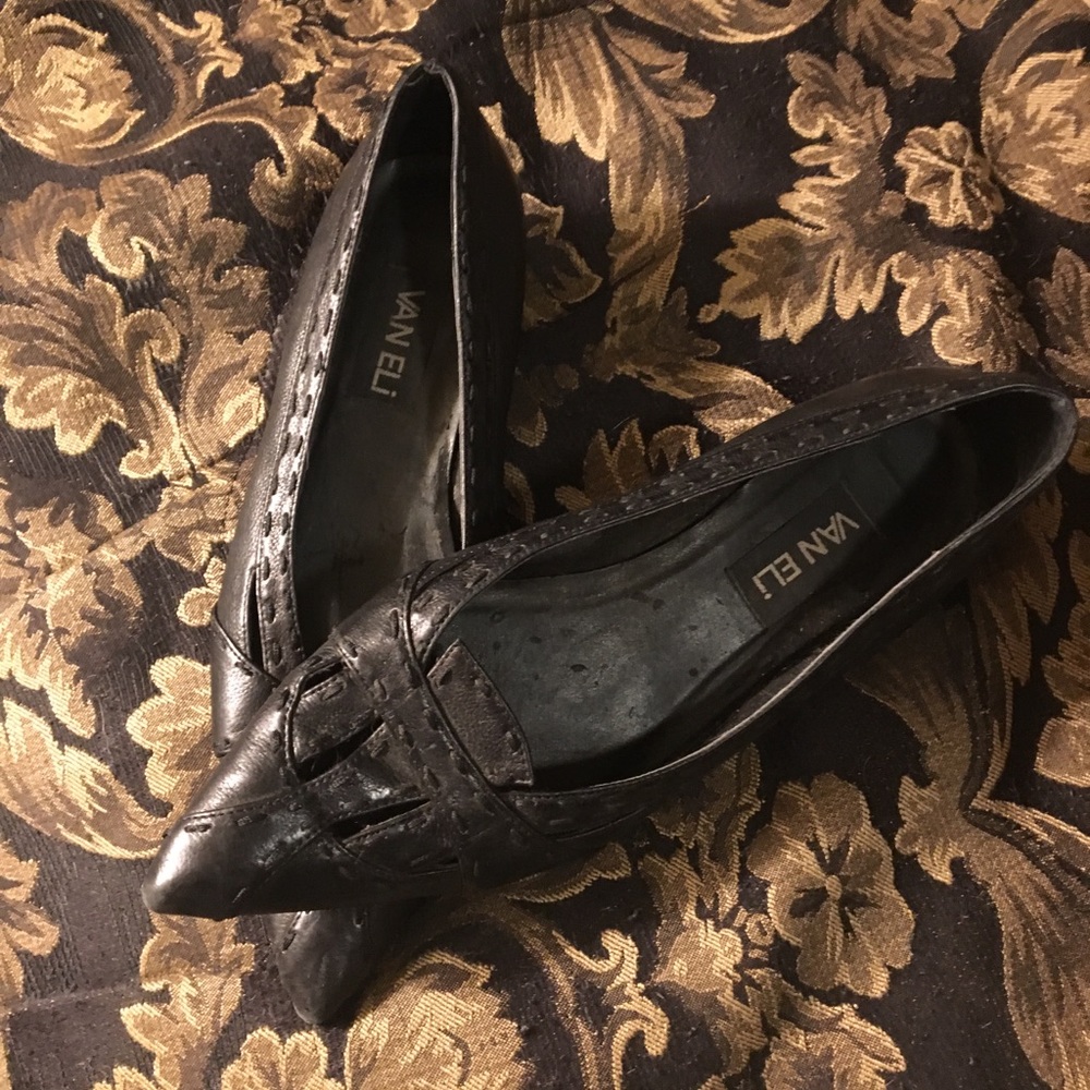 Van Eli Size 8 black leather flats